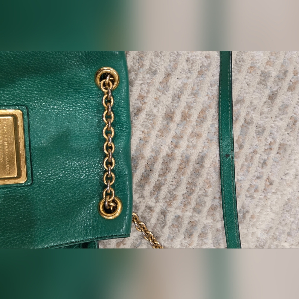 Marc By Marc Jacobs Green Leather Shoulder Bag with Gold Chain - Picture 8 of 10